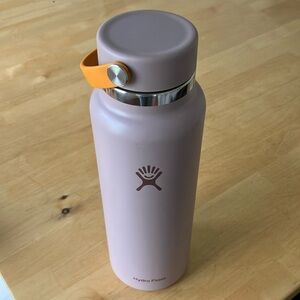 HydroFlask rare purple/ cocoa color. 40oz